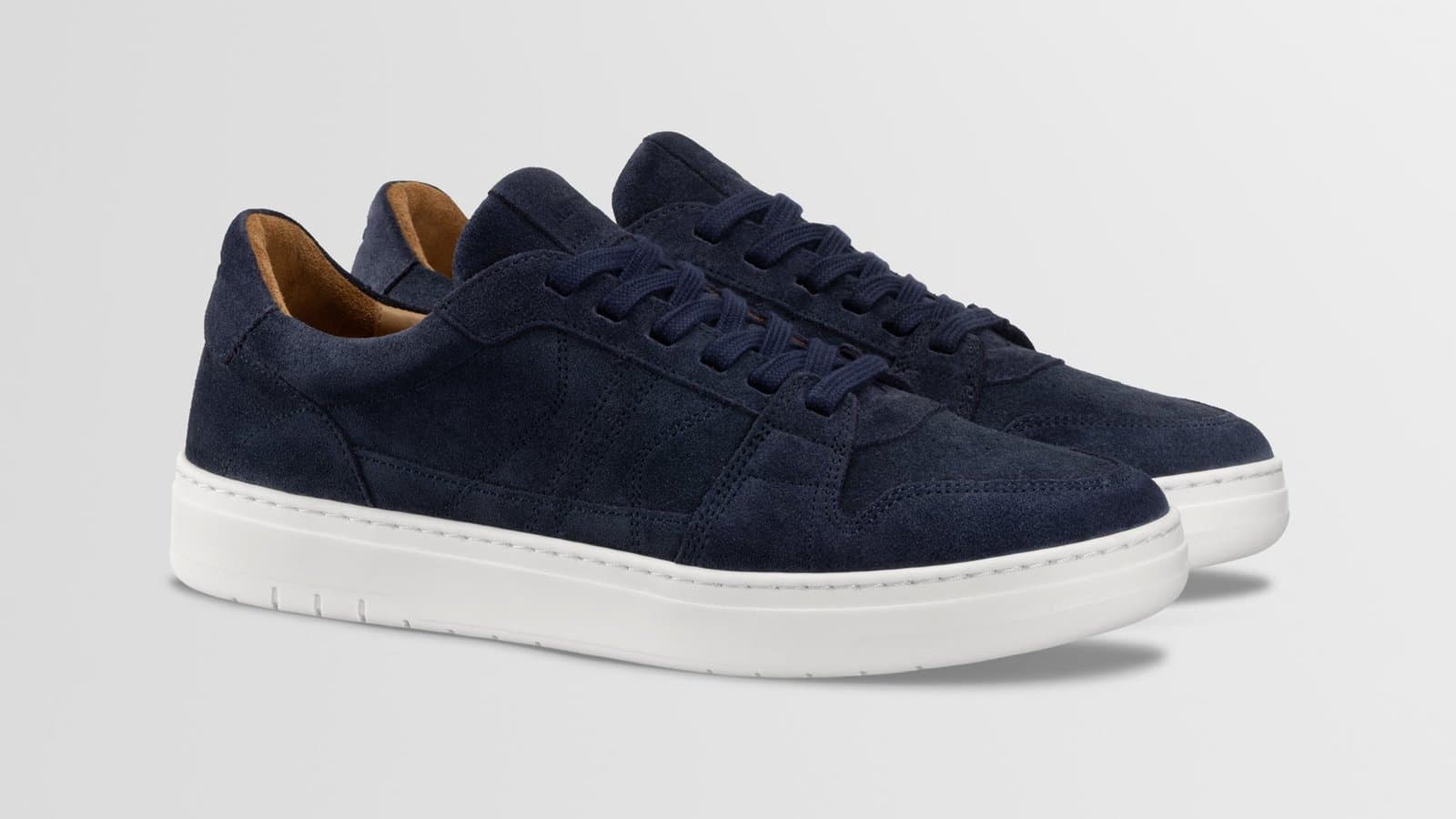 Sneaker Koio Carrara en daim bleu marine sur semelle blanche