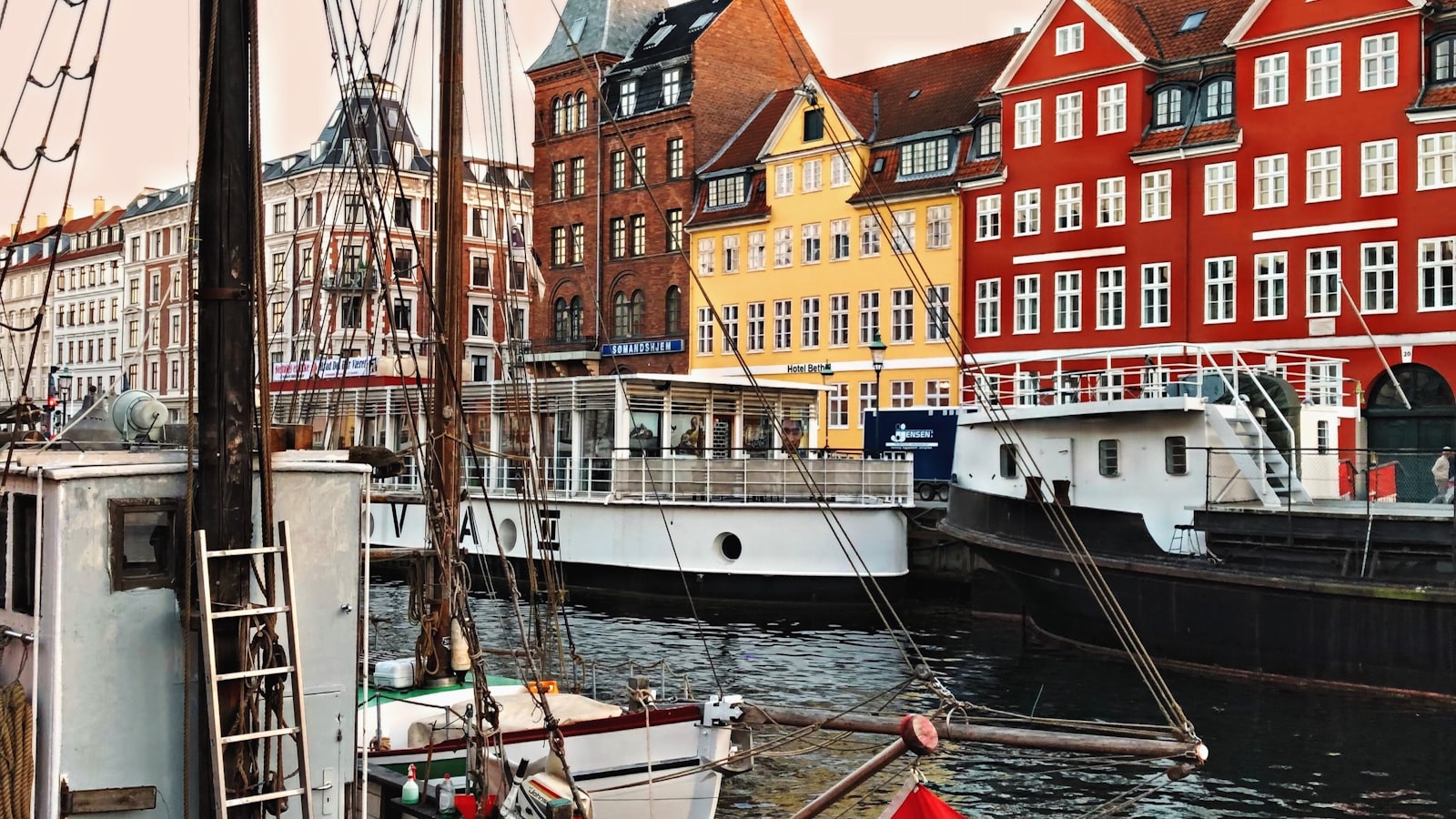 Façades colorées de Nyhavn à Copenhague