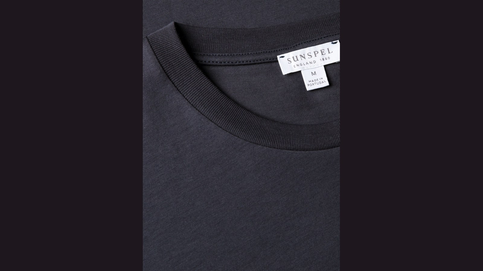Sunspel : le t-shirt anglais qui remplace la chemise en déplacement