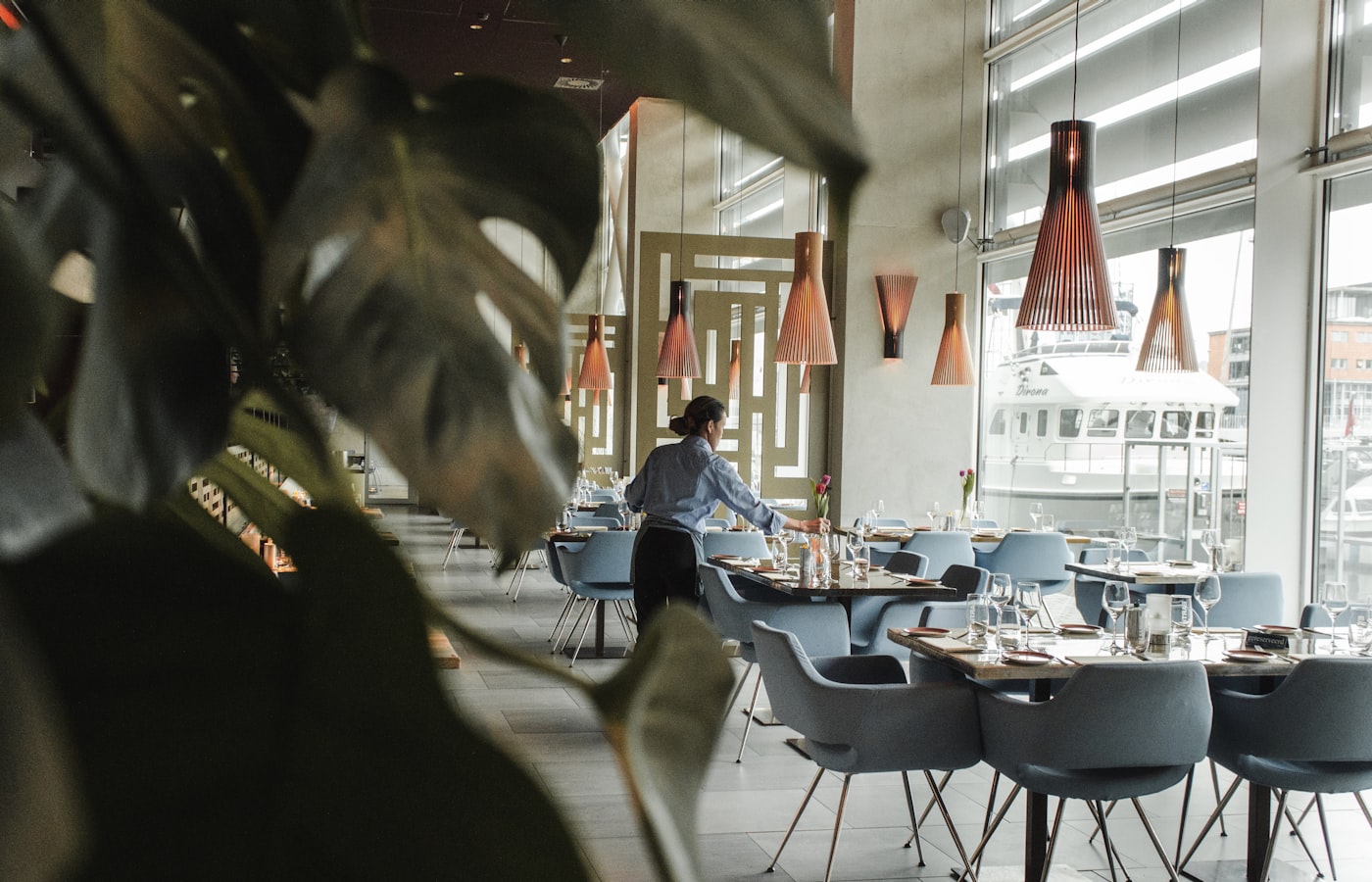 Illustration, Tables & Restaurants